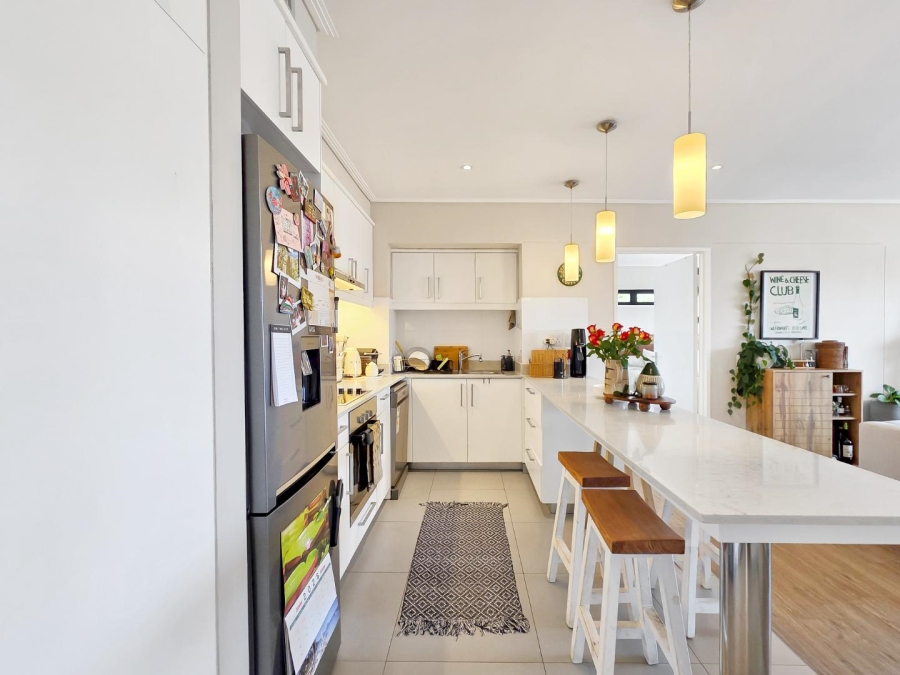 2 Bedroom Property for Sale in Vredehoek Western Cape